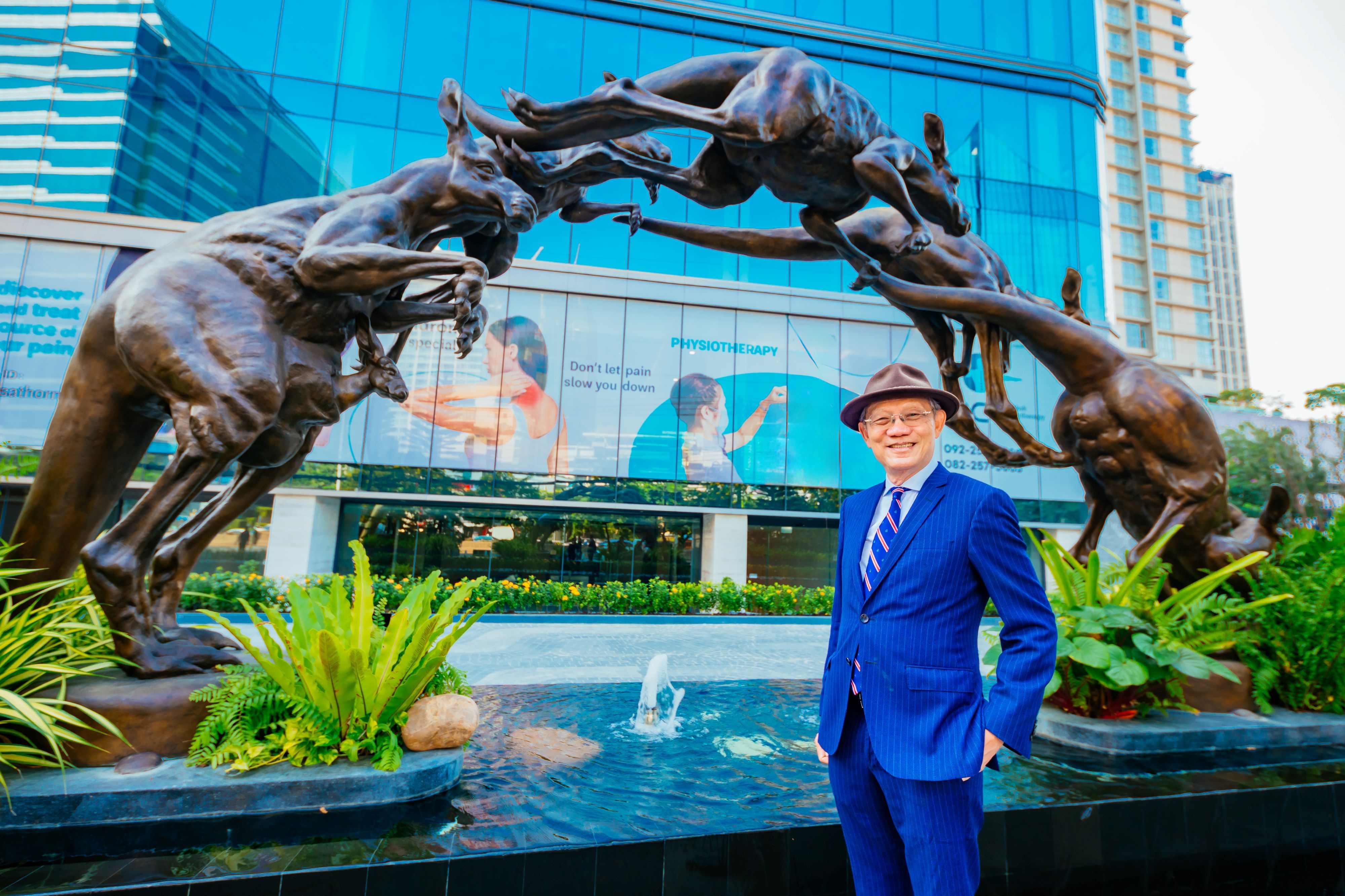 ดร.ประทีป ตั้งมติธรรม_03.jpg